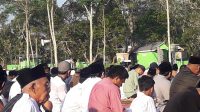 Warga Muhammadiyah Bondowoso Sholat Idul Fitri di Lapangan Perintis Polres
