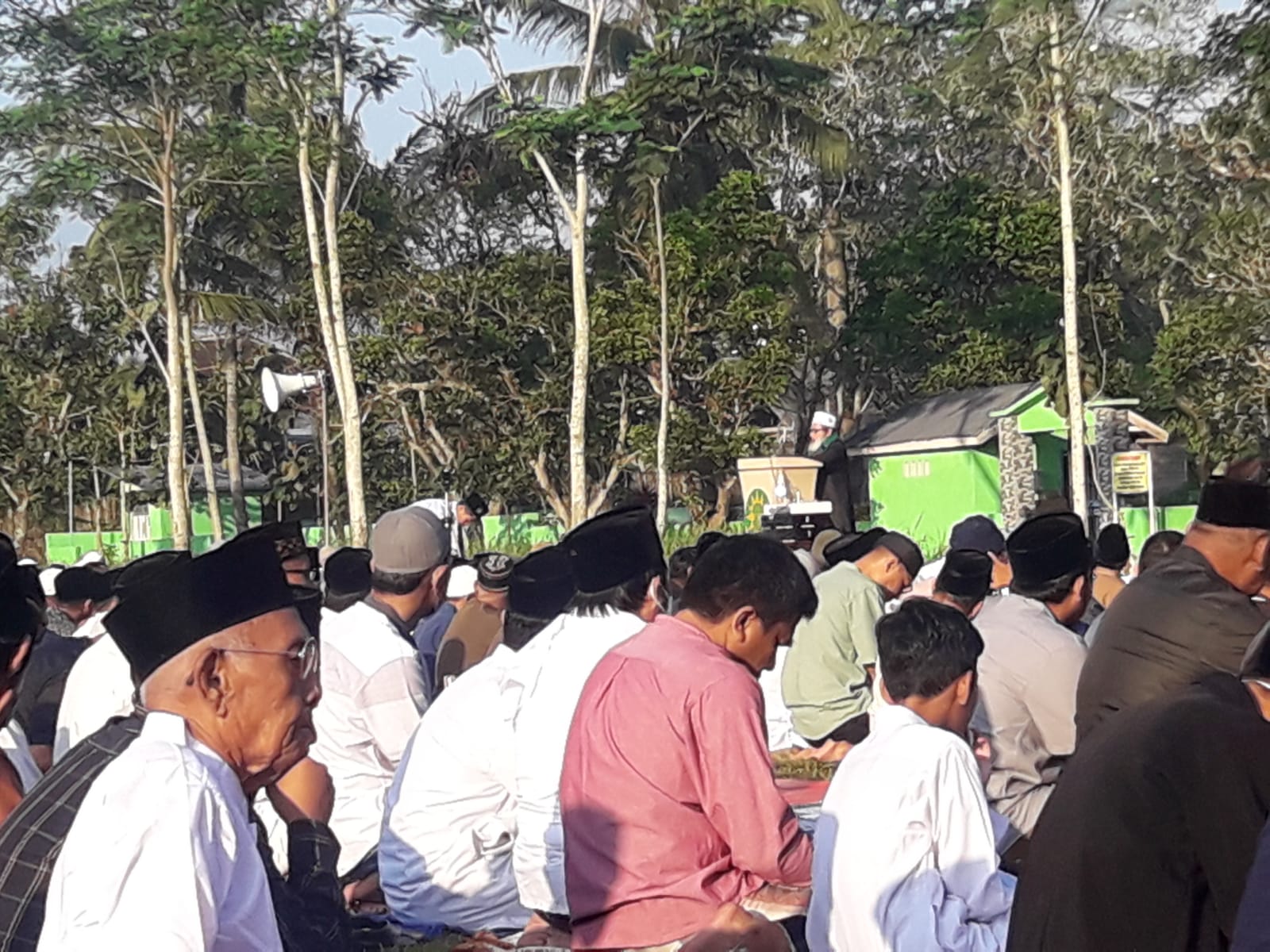 Warga Muhammadiyah Bondowoso Sholat Idul Fitri di Lapangan Perintis Polres