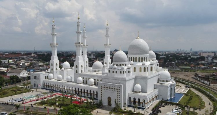 5 Masjid terbesar di kota Surakarta terkini